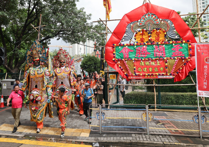 市建局支持兩個「龍城」潮州組織在九龍城舉辦「盂蘭勝會」及相關活動，保持社區凝聚力並傳承潮州文化。